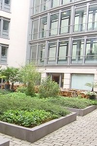 <p>Das Konferenzzentrum Centre Monbijou der Bank für Sozialwirtschaft in Berlin-Mitte bietet Ihnen variable Räumlichkeiten für Konferenzen, Seminare, Workshops, Empfänge&nbsp;und andere Veranstaltungen mit bis zu 150 Personen. In unmittelbarer Nähe des Hackeschen Markts im Hinterhaus des Bankgebäudes an der Oranienburger Straße 13/14 gelegen verfügt es über beste Verkehrsanbindung in ruhiger Lage.</p>