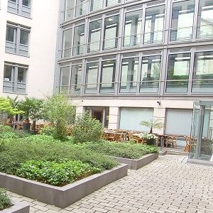 <p>Das Konferenzzentrum Centre Monbijou der Bank für Sozialwirtschaft in Berlin-Mitte bietet Ihnen variable Räumlichkeiten für Konferenzen, Seminare, Workshops, Empfänge&nbsp;und andere Veranstaltungen mit bis zu 150 Personen. In unmittelbarer Nähe des Hackeschen Markts im Hinterhaus des Bankgebäudes an der Oranienburger Straße 13/14 gelegen verfügt es über beste Verkehrsanbindung in ruhiger Lage.</p>